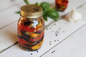 5 meilleures recettes pour les apéritifs royaux d'aubergine pour l'hiver