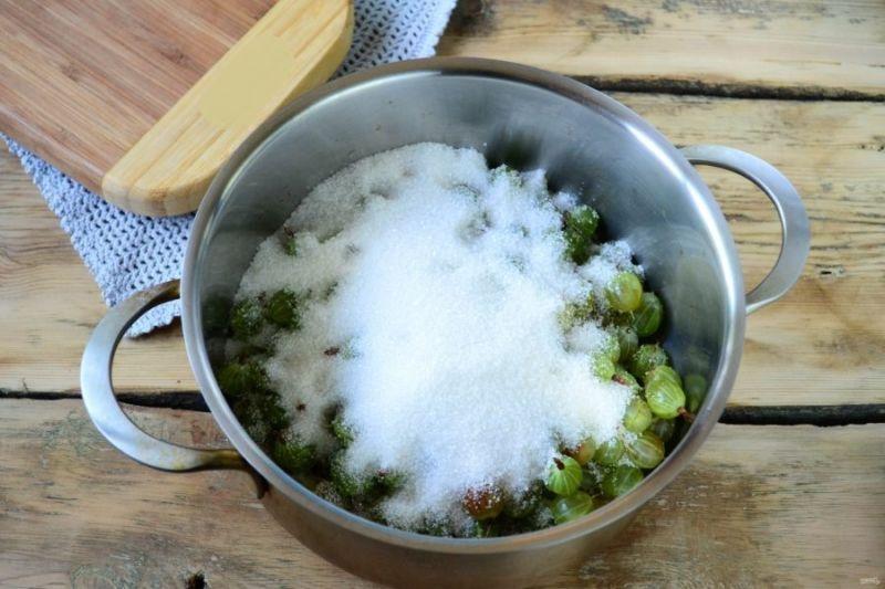 gooseberries with sugar