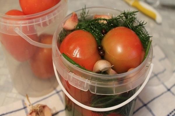 tomates marinées