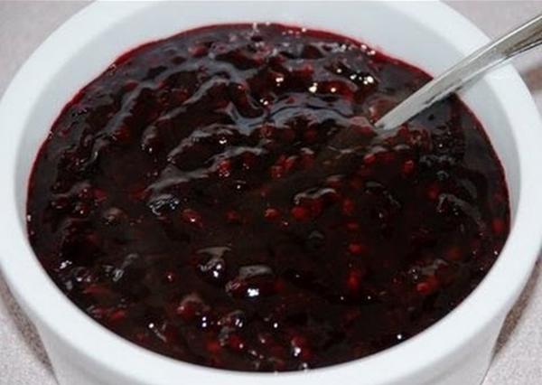 confiture de framboises noires