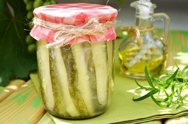 Spicy lightly salted cucumbers with horseradish leaves and allspice