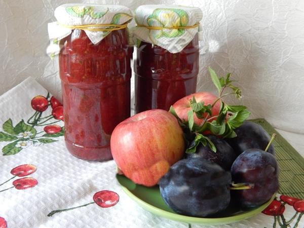 Ketchup aux prunes et aux pommes