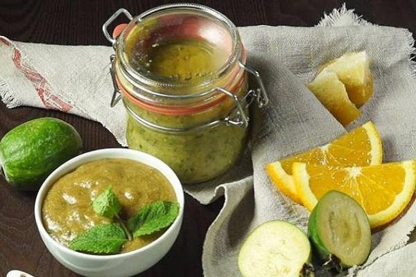 confiture dans un plat