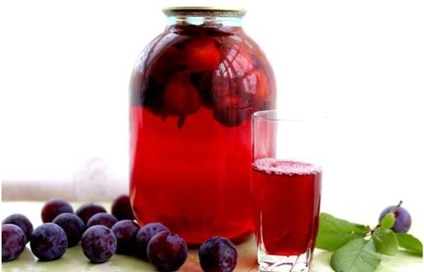 Plum compote