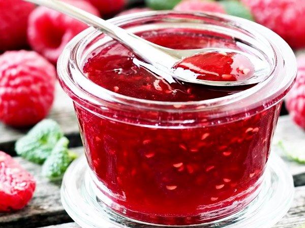 Raspberry jam using water and sugar syrup