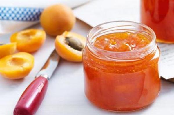 confiture pomme-abricot pour l'hiver