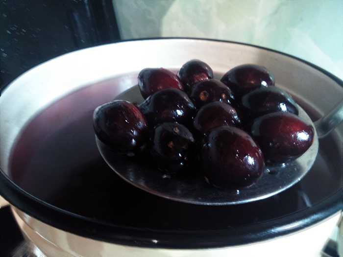 plums in syrup