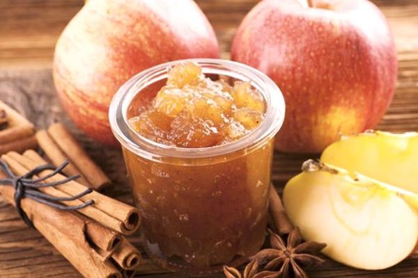 apple-aprikot jam na may kanela