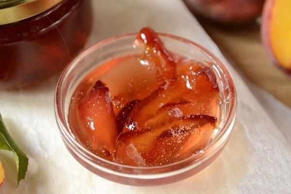 Confiture de quartiers de pêche