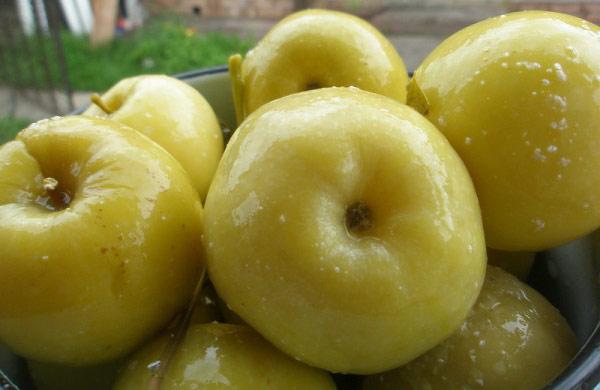 Manzanas en escabeche