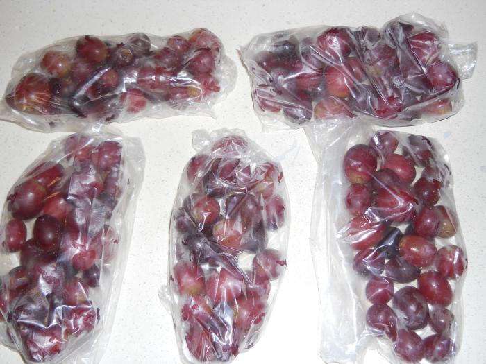 freezing grapes