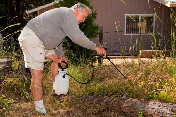 Herbicide et travailler avec