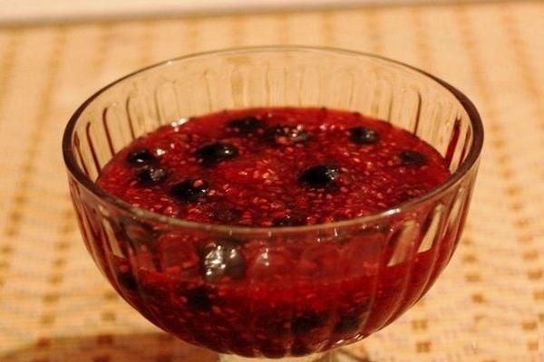 grosellas con frambuesas para la mermelada de invierno