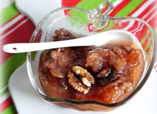 Jam from apples and nuts on a saucer