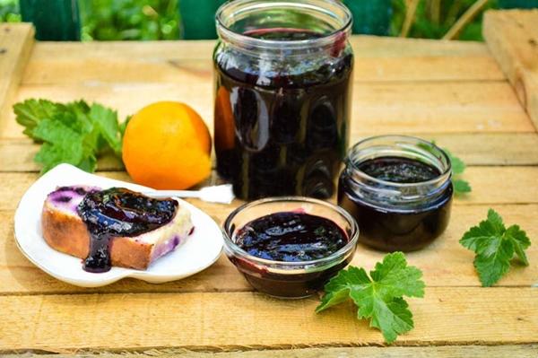 groseilles à l'orange pour la confiture d'hiver