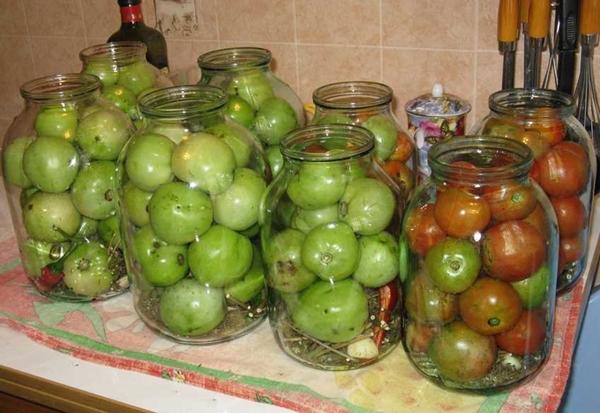 Pour green tomatoes