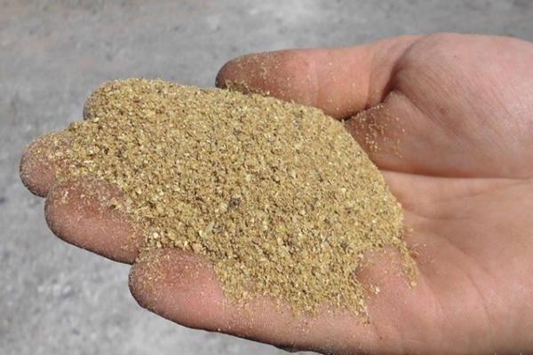 fodder yeast with boiling water