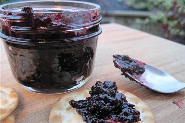 confiture de cerises d'oiseaux