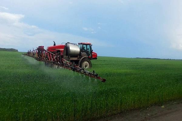 tracteur sur le terrain