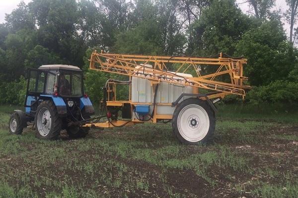 tracteur sur le terrain