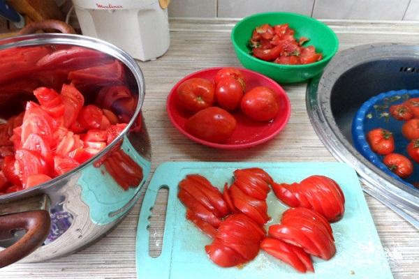 hacher les tomates