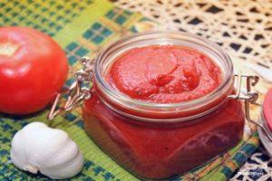 TOP 3 des recettes de purée de tomates à la maison pour l'hiver