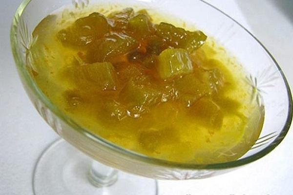 rhubarb dalam sirap