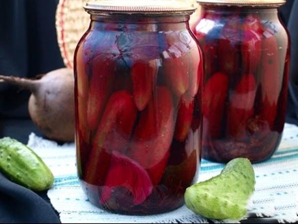 pepinos con remolacha para el invierno