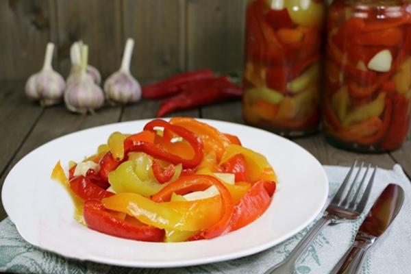 Pimientos morrones en escabeche al estilo coreano