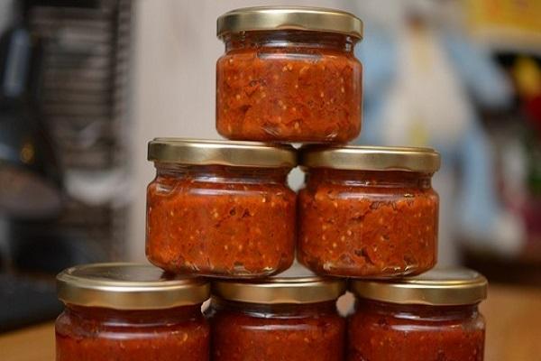  ajvar met tomaten