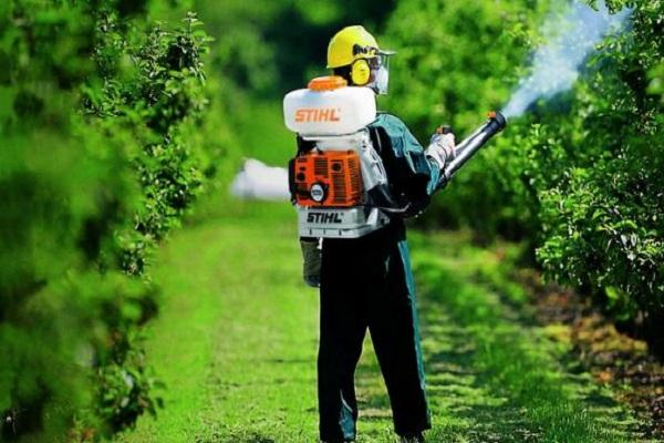 pulvériser des pesticides