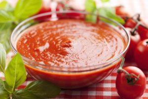 TOP 8 recipes for making tomato sauce with apples for the winter