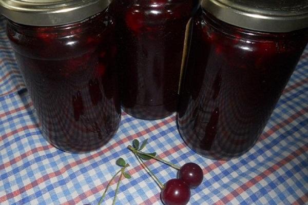 berries with liqueur