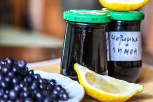 The best recipe for making blueberry jam with lemon for the winter