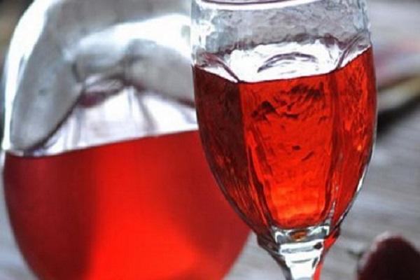 alkohol yang disediakan