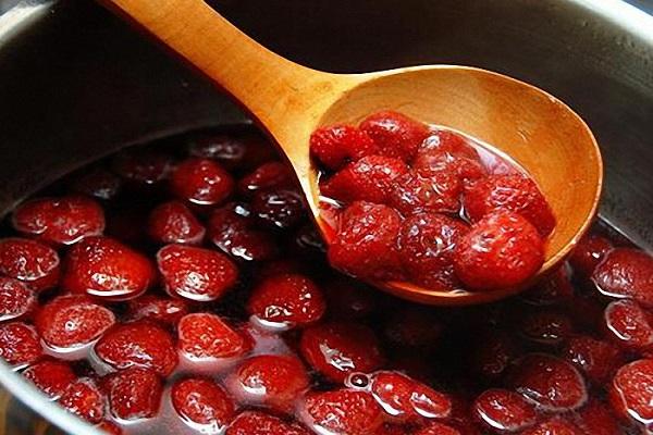 berries on a spoon