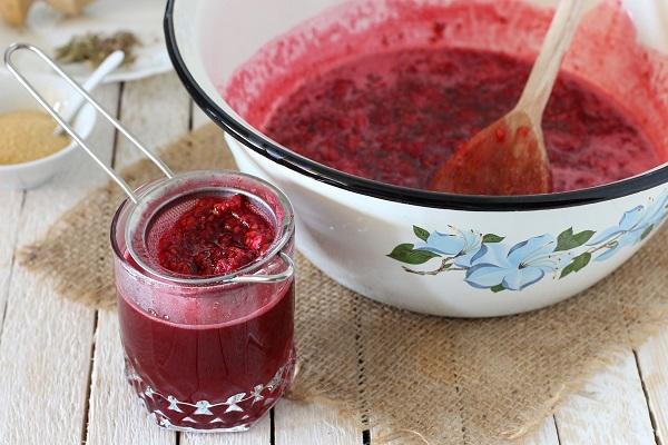 9 jednostavnih, detaljnih recepata o tome kako napraviti vino od ribizle kod kuće