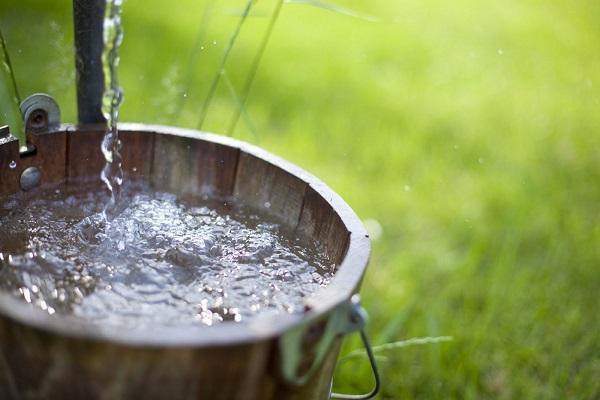 eau dans un seau