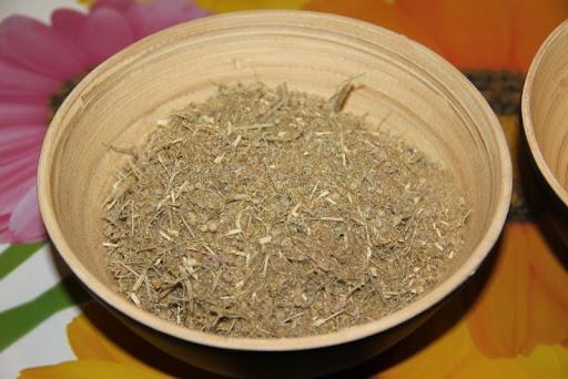 Dry wormwood powder