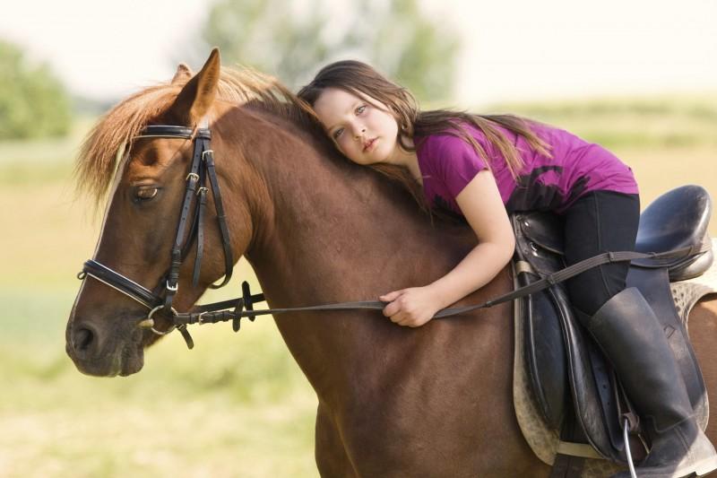 caballo y niña