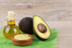 Propiedades y usos del aceite de aguacate en casa, beneficios y perjuicios